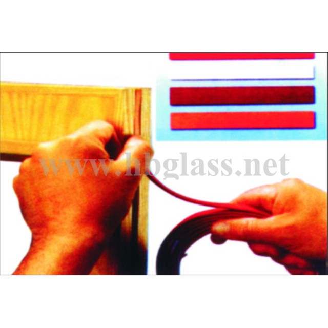 Fire-proof sealing strip